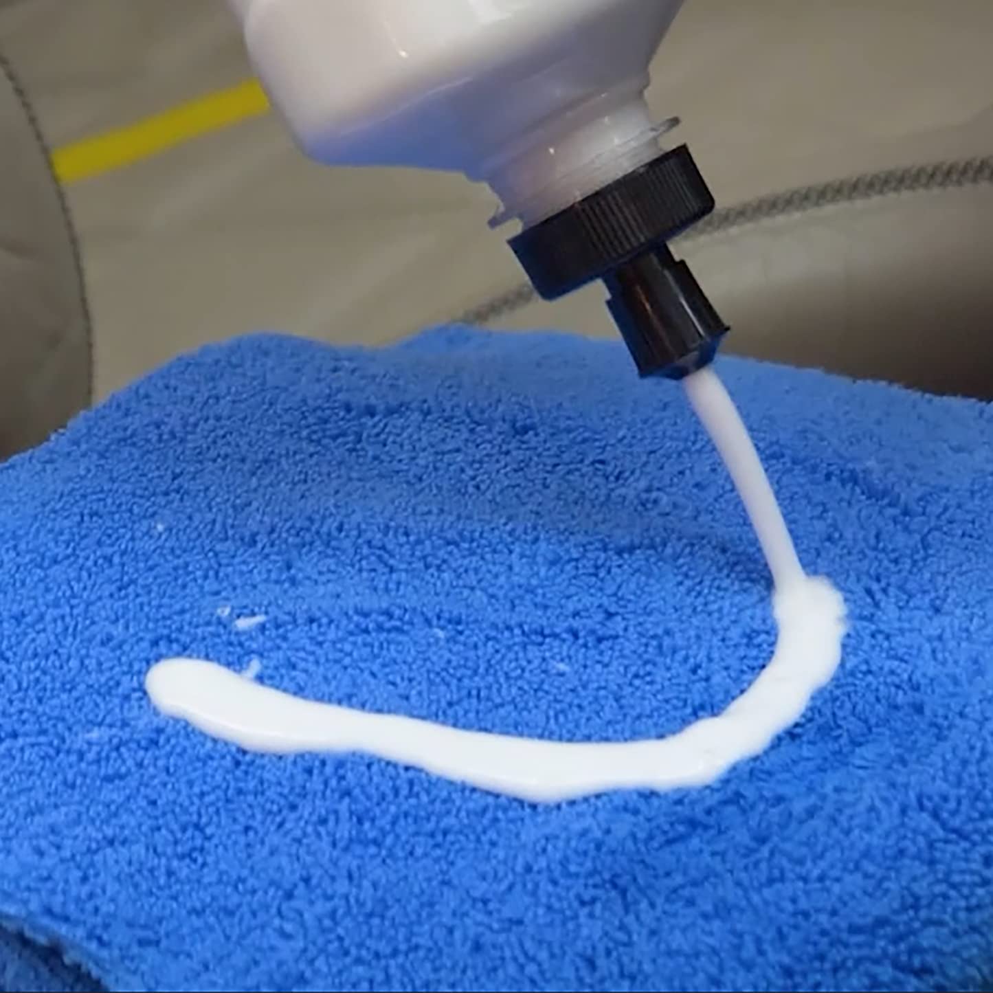 Malco Leather Conditioner for Cars - Cleans and Conditions Automotive Seats & Surfaces/Natural Moisturizers Soften, Restore and Protect Leather Interiors / 32 Oz (109932) - Image 8